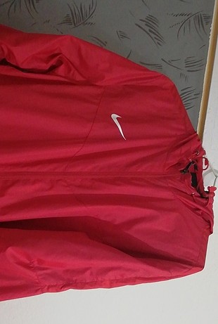 orijinal Nike kırmızı yağmurluk 