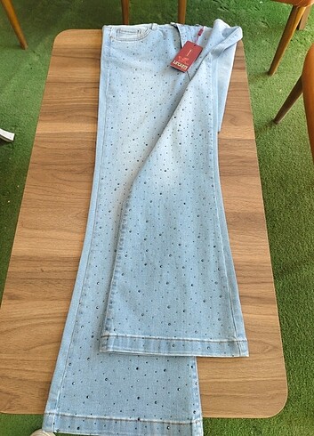 taşlı kot pantolon