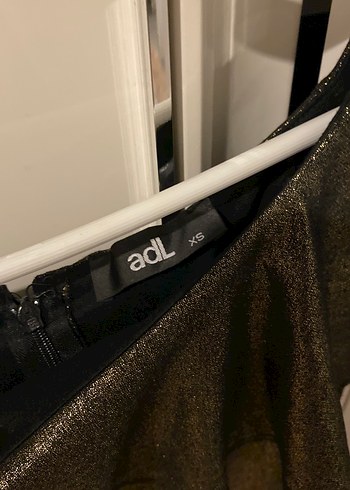 Drapeli Altın Yılan Desenli Uzun Abiye Elbise - Görsel 3