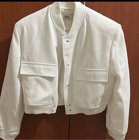Zara Zara geniş cepli bomber ceket
