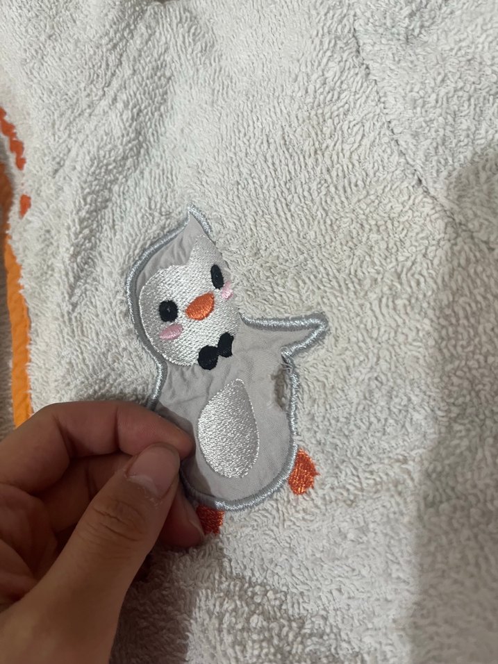 Kapüşonlu Nakışlı erkek Çocuk Bornozu - Görsel 3