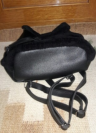  Beden Peluş sırt çantası çok az kullanılmıştır. Hiçbir defosu yoktur