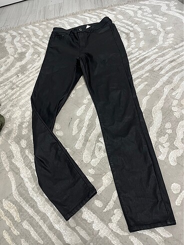 H&M Deri görünümlü pantolon