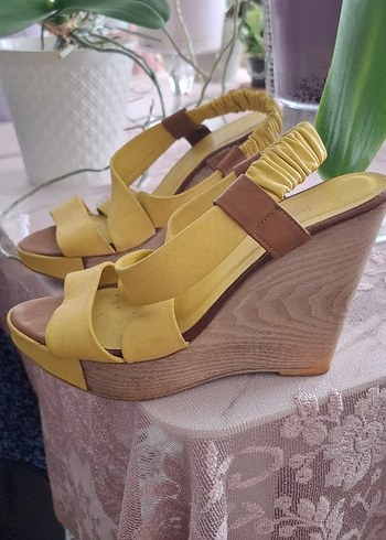 Sarı Dolgu Topuklu Kadın Sandalet - Görsel 4
