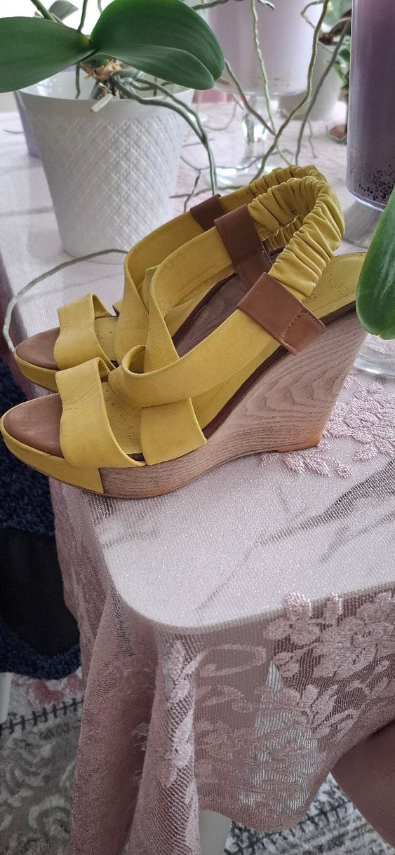 Sarı Dolgu Topuklu Kadın Sandalet - Görsel 2