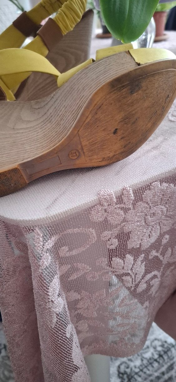 Sarı Dolgu Topuklu Kadın Sandalet - Görsel 3