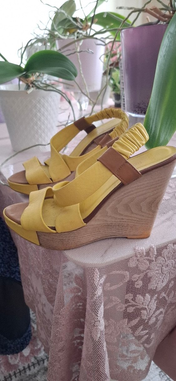 Sarı Dolgu Topuklu Kadın Sandalet - Görsel 4