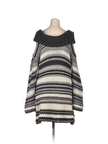 m Beden PreLoved Kısa Elbise %70 İndirimli.