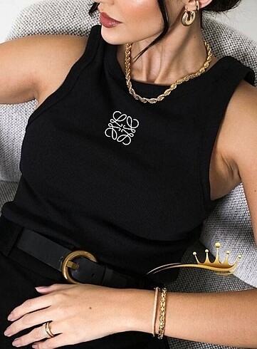Loewe Bir adet siyah ve bir adet beyaz L beden