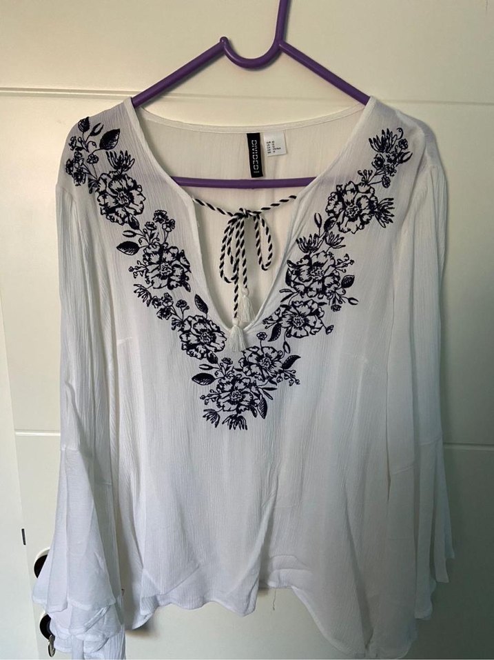 BEYAZ NAKIŞ İŞLEMELİ BLUZ - Görsel 2