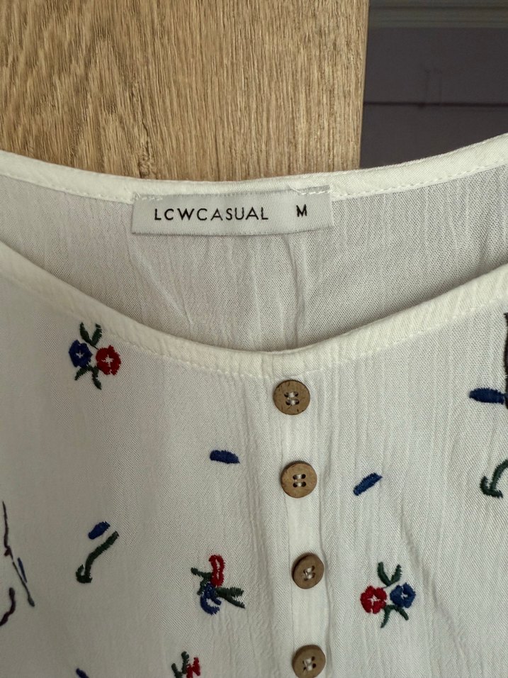 Nakışlı Düğmeli Beyaz Askılı Bluz - Görsel 3