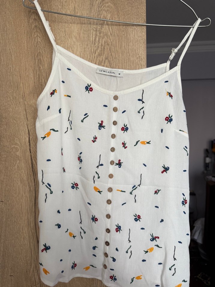 Nakışlı Düğmeli Beyaz Askılı Bluz - Görsel 2