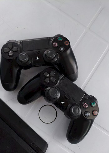 Sony PlayStation 4 Slim 1 tb Konsol ve 2 Kontrol - Görsel 3