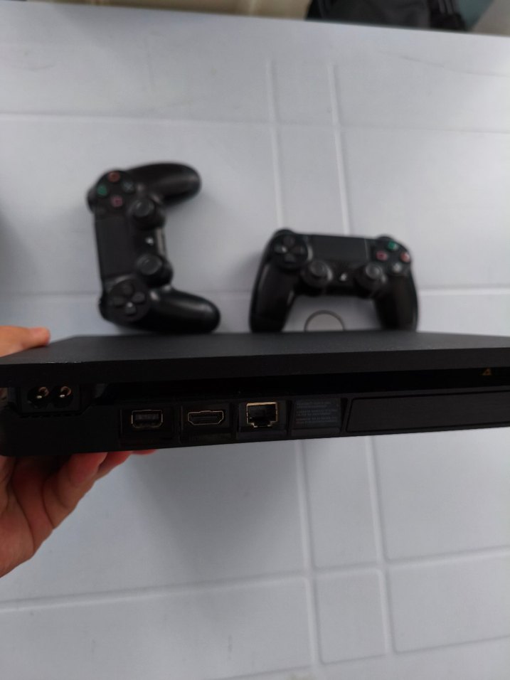 Sony PlayStation 4 Slim 1 tb Konsol ve 2 Kontrol - Görsel 2