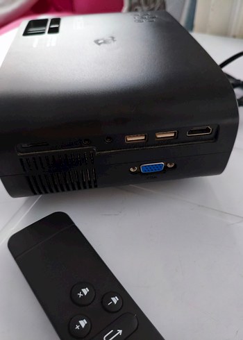 Siyah Mini Projektör ve Uzaktan Kumanda - Görsel 2