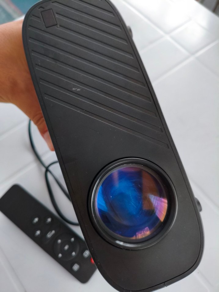 Siyah Mini Projektör ve Uzaktan Kumanda - Görsel 5