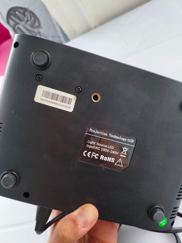 Siyah Mini Projektör ve Uzaktan Kumanda - Görsel 4