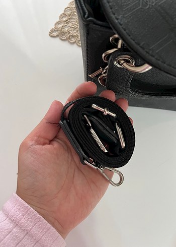 Zincir Detaylı Siyah Yılan Derisi Desenli Deri Çanta - Görsel 3