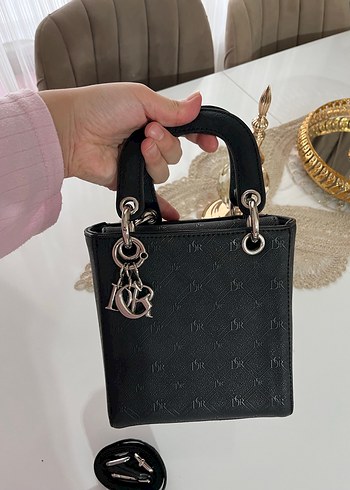 Zincir Detaylı Siyah Yılan Derisi Desenli Deri Çanta - Görsel 2