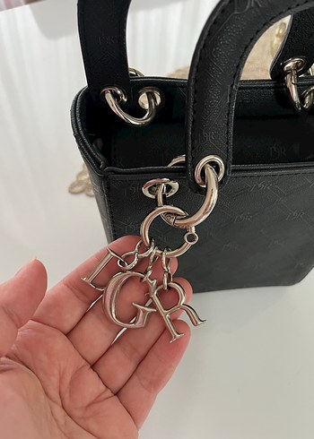 Zincir Detaylı Siyah Yılan Derisi Desenli Deri Çanta - Görsel 4