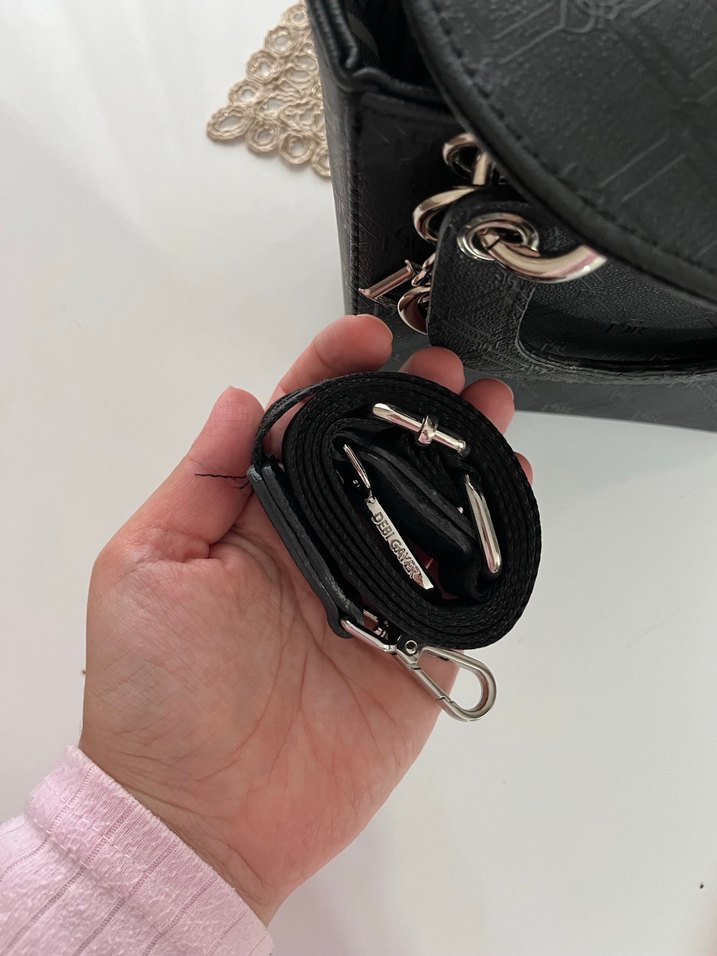 Zincir Detaylı Siyah Yılan Derisi Desenli Deri Çanta - Görsel 3