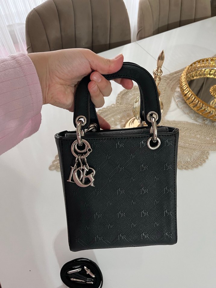 Zincir Detaylı Siyah Yılan Derisi Desenli Deri Çanta - Görsel 2