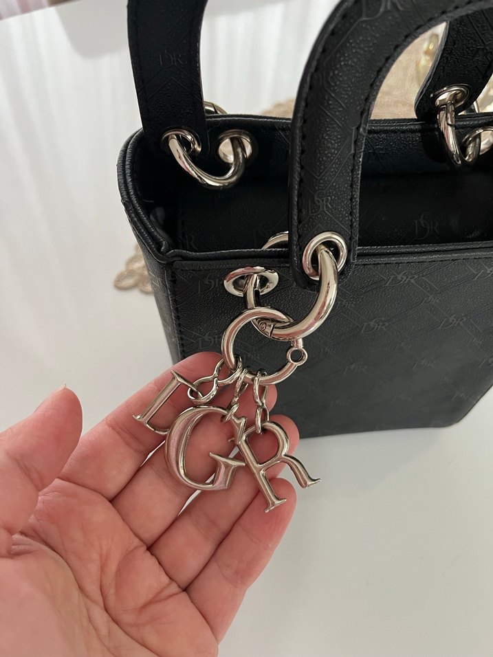 Zincir Detaylı Siyah Yılan Derisi Desenli Deri Çanta - Görsel 4