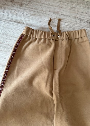 7 Yaş Beden Zara Çocuk Nakış Detaylı Bej Pantolon