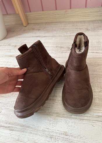 32 Beden Kız Çocuk Zara Kahverengi Süet Kürklü Bot