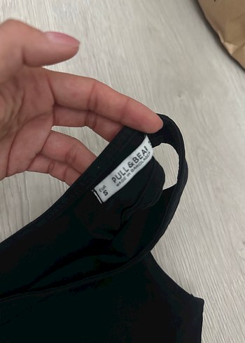 Pull and Bear Tek Omuzlu Siyah Crop Top