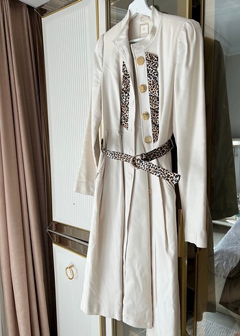 Kadın Beyaz Zebra Desenli Kemerli Trençkot - Görsel 2