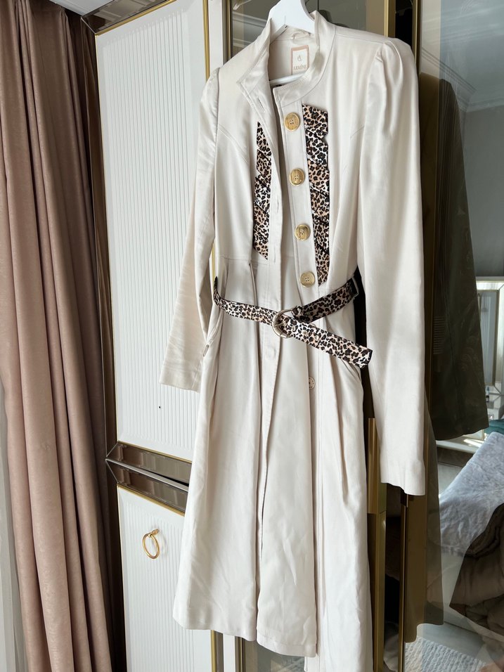 Kadın Beyaz Zebra Desenli Kemerli Trençkot - Görsel 2