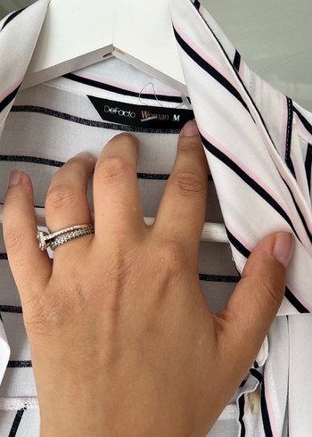 Beyaz Çizgili Uzun Kollu Kadın Gömlek - Görsel 2