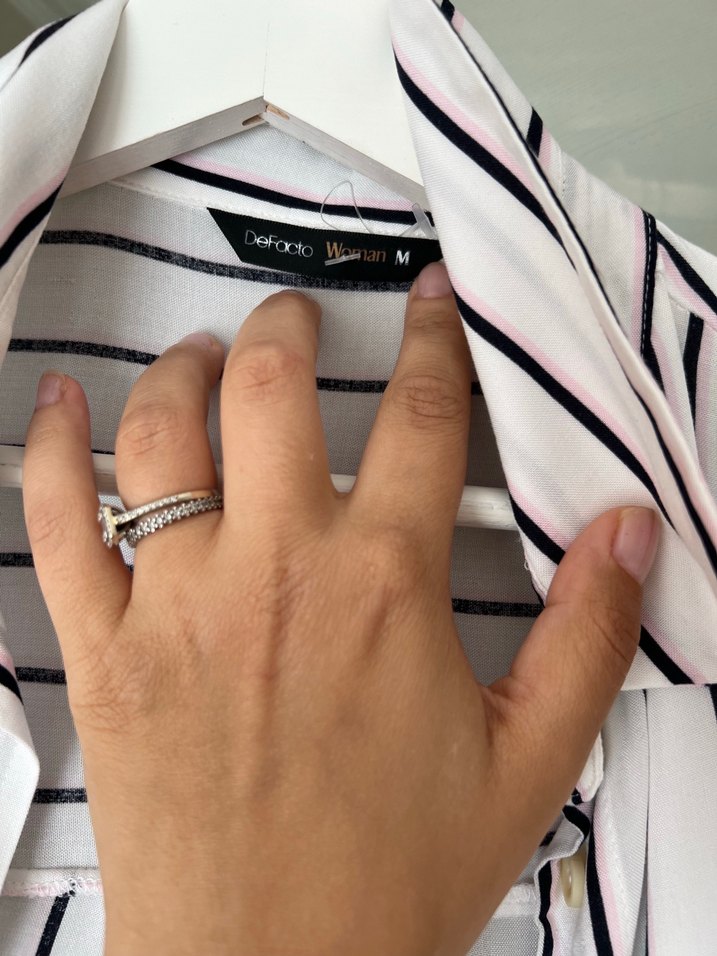 Beyaz Çizgili Uzun Kollu Kadın Gömlek - Görsel 2