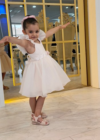 Kız Çocuk Beyaz Nakışlı Klasik Elbise - Görsel 3