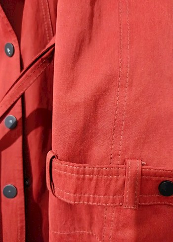 Kemerli Kırmızı Süet Uzun Trençkot - Görsel 3