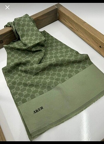 Aker Monogram şal