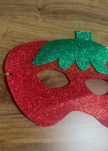 Kırmızı Yeşil Simli Çilek Maskesi - Görsel 2