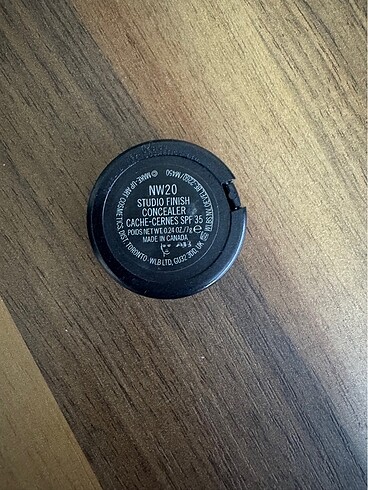 MAC Mac nw20 studio finish concealer