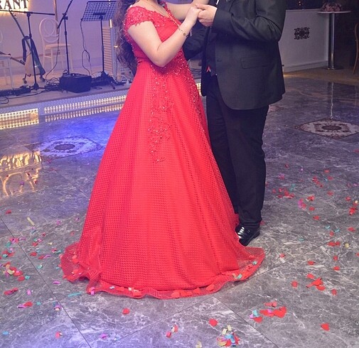 Kırmızı abiye - Görsel 9