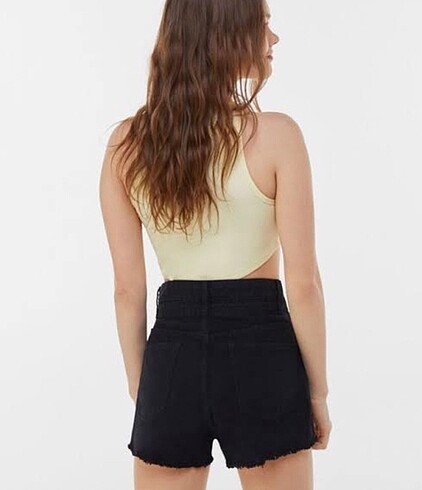 32 Beden siyah Renk #bershka #şort #etiketli