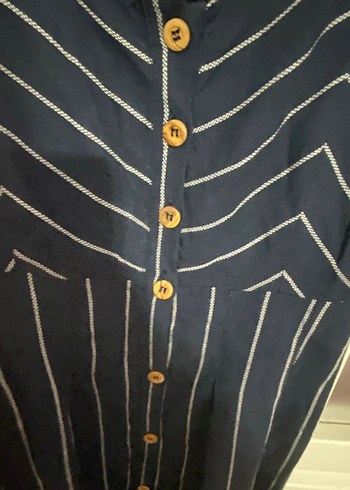 Düğmeli, V Yakalı Çizgili Uzun Lacivert Elbise - Görsel 3