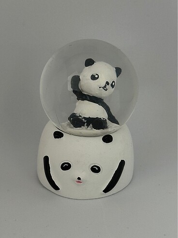 Panda ışıklı kar küresi