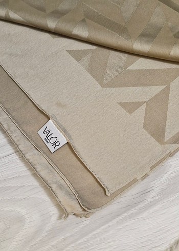 Kadın Bej Saten Şal - Görsel 3