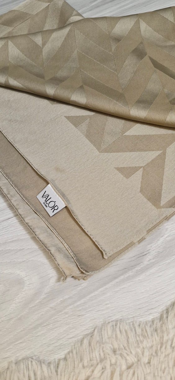 Kadın Bej Saten Şal - Görsel 3