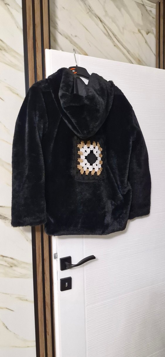 Kapüşonlu Siyah Kadın tasarım Peluş Ceket - Görsel 3