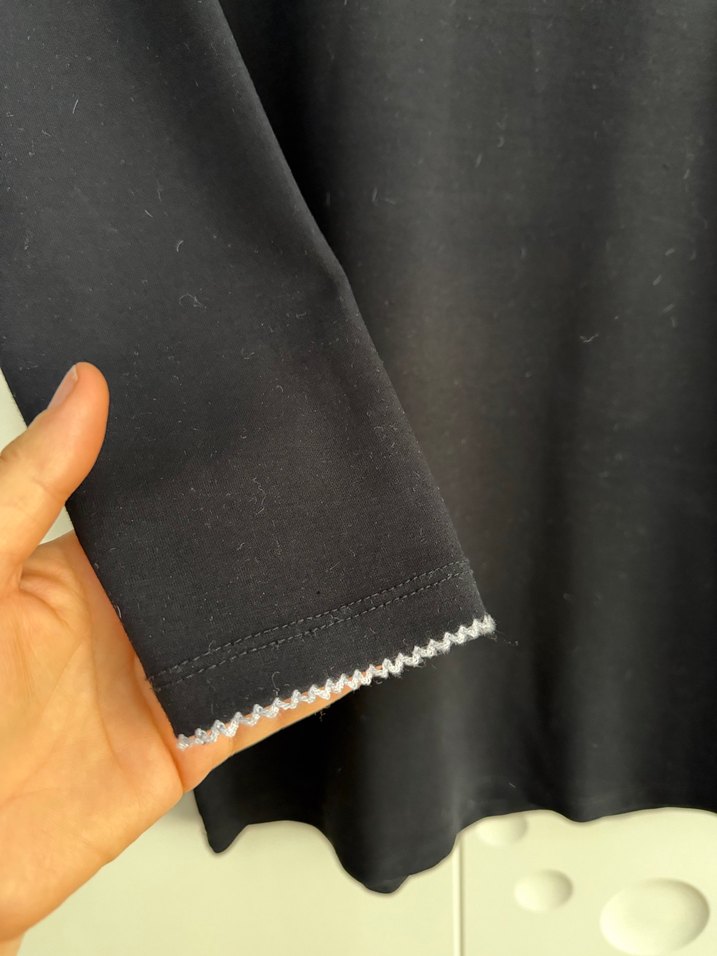 Siyah Yakalı Düğmeli Uzun Kollu Triko Elbise - Görsel 4