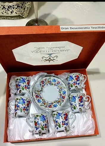 Kütahya Porselen Çini desenli fincan takımı