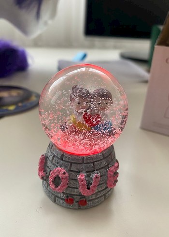 Renkli Pembe Aşıklar Kar Küresi - Görsel 3