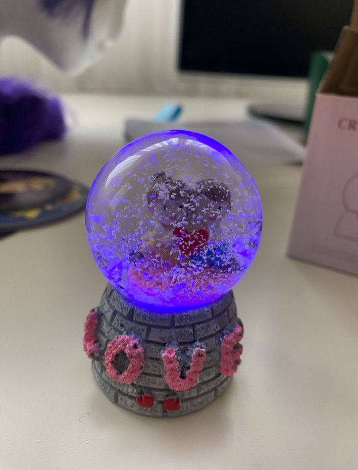 Renkli Pembe Aşıklar Kar Küresi - Görsel 2